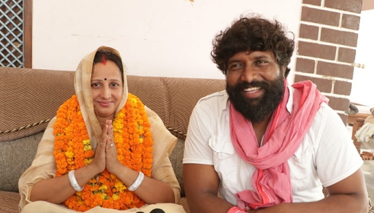 There was an influx of people congratulating Film Actor Pappu Yadav’s Wife Rekha Yadav on winning independently The Block Pramuk Elections