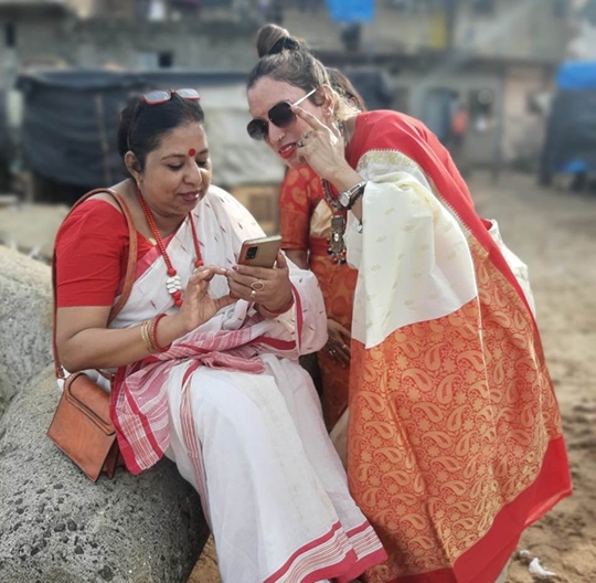 Kajal Rochwani  Chairperson of Royal Femme Club  Celebrates MAHALAYA Along With Her Members At Juhu Mumbai