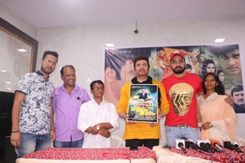 गुरुपूर्णिमा के शुभ अवसर पर मुम्बई में भोजपुरी फ़िल्म अर्जुन का फैसला का फर्स्ट लुक जारी।
