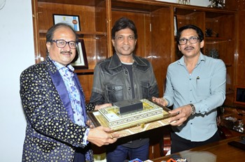 Cinebuster Magazine’s Owner Ronnie Rodrigues Organized A Grand Diwali Milan Samaroh