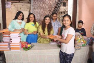 Free Book Distribution To 90 Children By Ashtha Foundation Thru Nikita Rawal – Aashta Rawal  Pakhi Hegde And Sonali Rawal