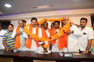 RJD Leader Gautam Yadav Joined BJP Along With Hundreds Of Supporters, OBC Morcha State President Balram Mandal Got Him The Membership