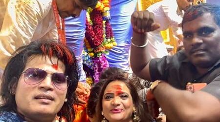 Actor Mukesh J Bharti And Producer Manju Bharti Seek Blessings At The  Lalbaugcha Raja