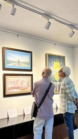“Home & Abroad” Dr. Mohan Luthra’s Exhibition Explores Beauty and Truth at Jehangir Art Gallery