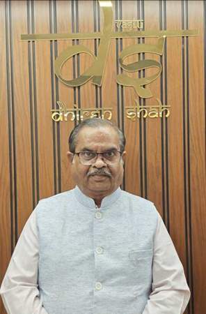Dr.  Dhiren Shah Brings ‘Direction Vastu’ To Mumbai, Offers Bollywood A Path To Prosperity