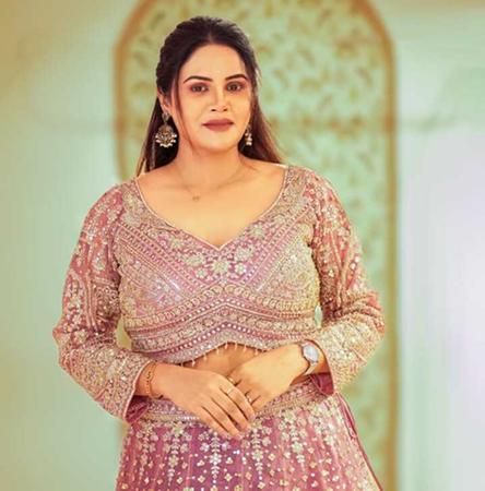 Shahin Parween Model Actress Has Worked In Many Ad Films. Which Includes Advertisements Of Tanishq Jewellery, Sarees, Jewellery Etc