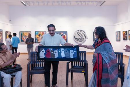 THREAD STORY – A Unique Visual Language Woven From Fabric And Thread
