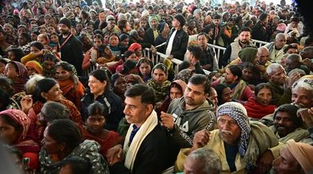 कोरमा प्रेतशिला मैदान में भव्य जनता अभिनंदन समारोह सह कंबल वितरण कार्यक्रम आयोजित, 25 हजार से अधिक लोगों की सहभागिता