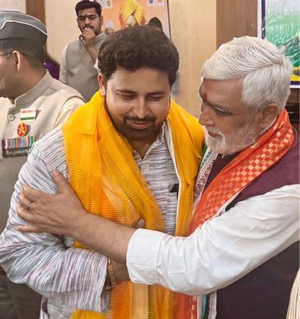 कौन है भाजपा नेता एडवोकेट विनय कुमार दुबे जिन्हें शहीदी दिवस पर राष्ट्रीय वीरता पुरस्कार किया गया प्रदान i
