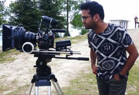 हिंदी फिल्म “हनीमूनाय नमः” कई नेशनल और इंटरनेशनल अवॉर्ड जीतने के बाद प्रदर्शन के लिए तैयार  नाम की तरह फिल्म की कहानी भी अनोखी और रोचक