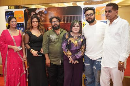 ‘कोको कोला वाली फीलिंग’ गाना डिजिटल मीडिया पर नंबर एक पर ट्रेंड कर रहा है। इसमें तनु कुरैशी नज़र आ रही हैं और इसे रुबाई ने गाया है।